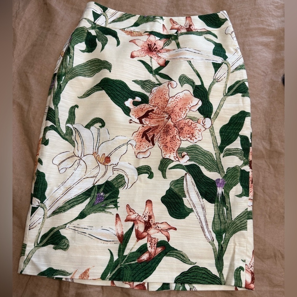 Ann Taylor Floral Print cotton straight knee length Skirt